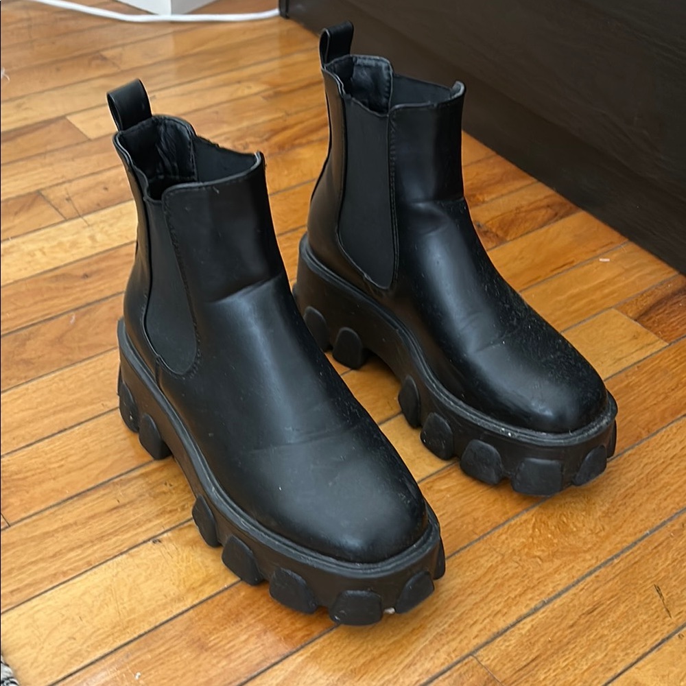 Chunky Black Chelsea Boots